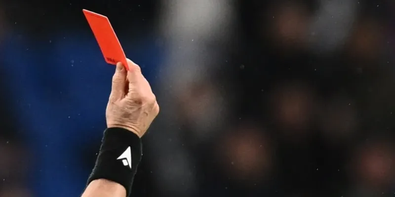 Tránh những sai lầm phổ biến khi soi kèo thẻ phạt