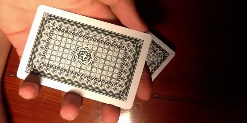 Chiến lược chơi xì dách giúp bạn giành chiến thắng dễ dàng 2 Chiến lược chơi xì dách thắng lớn đòi hỏi tính toán và quản lý vốn tốt