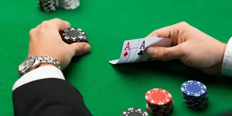 Bí quyết chơi bài Xì Tố – Tạo lợi thế trong từng ván cược 3 Thứ tự các vòng cược trong xì tố