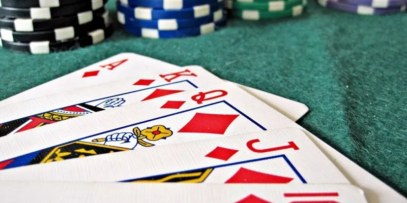 Bài Tú Lơ Khơ tại New88 - Tăng tỷ lệ thắng với các chiến lược thông minh 3 Một số biến thể của Bài Tú Lơ Khơ