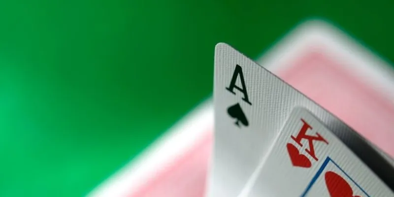 Bí kíp chơi Xì Dách giúp bạn luôn nắm thế chủ động 4 Quan sát nhà cái và đối thủ để điều chỉnh chiến thuật