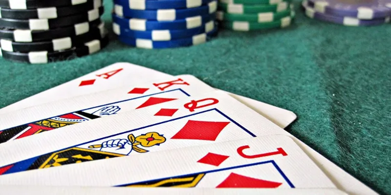 Trình bày cơ bản về bài Tiến Lên